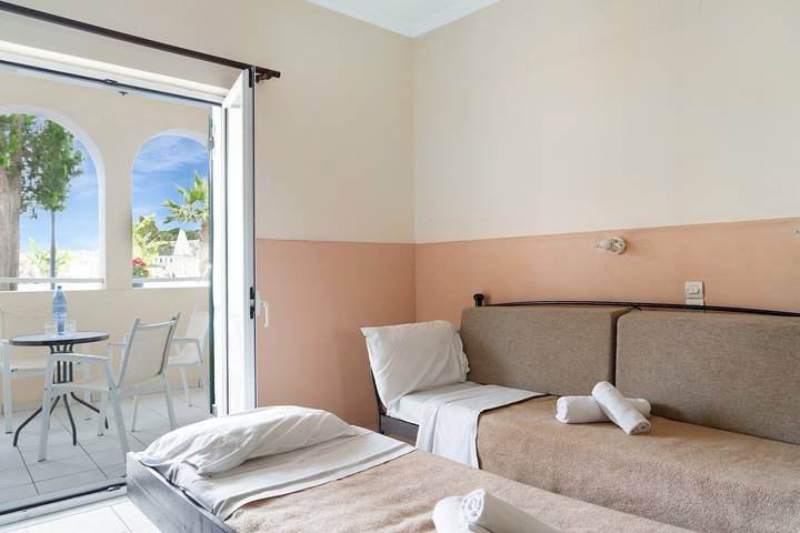Ferienwohnung für 4 Personen, mit Balkon und Garten in Griechenland