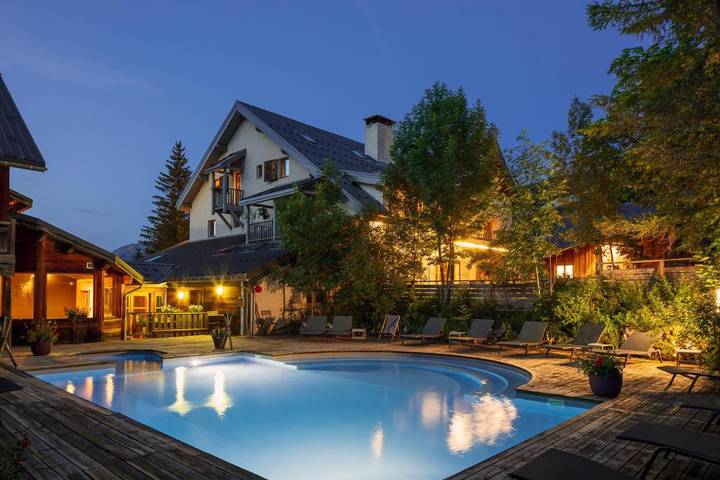 Hôtel pour 2 personnes, avec Terrasse et Jacuzzi ainsi que Jardin et Piscine