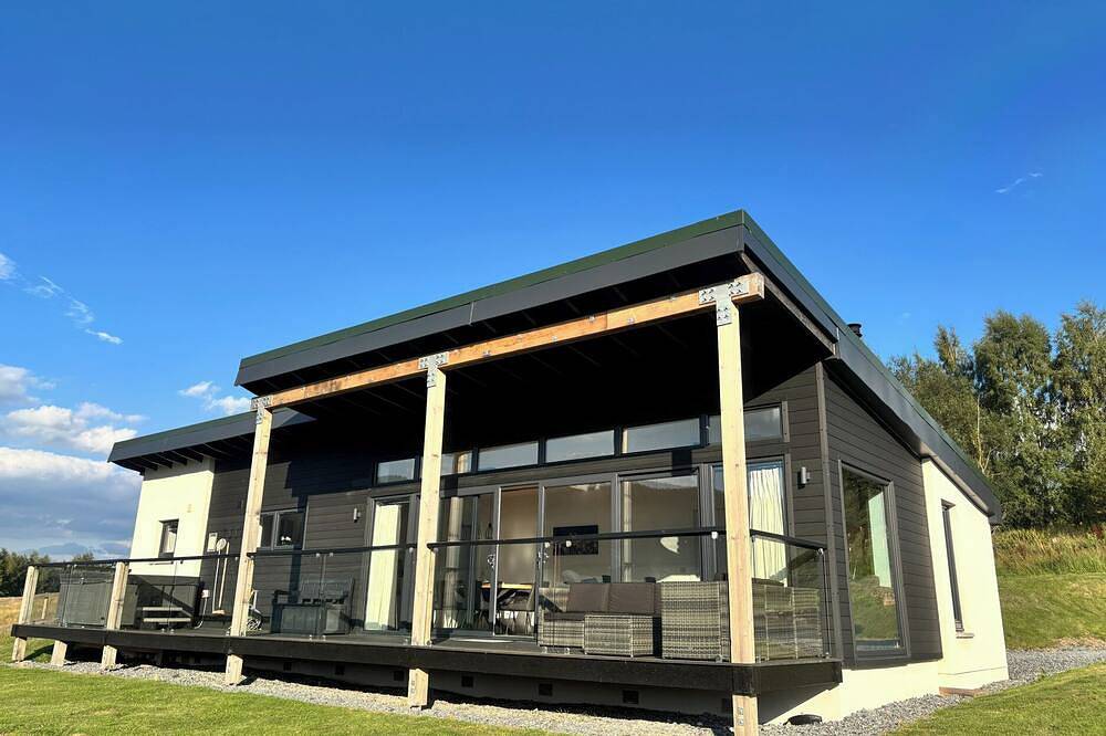 Osprey View Lodge & Hot Tub, family friendly in Aberfeldy in Aberfeldy, Perthshire