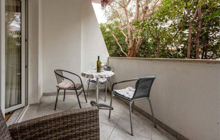 Apartamento vacacional entero, Acogedor apartamento con terraza, wifi y aire acondicionado, a 1,5 km de la playa de Vela Plaža in Baska, Krk (isla)