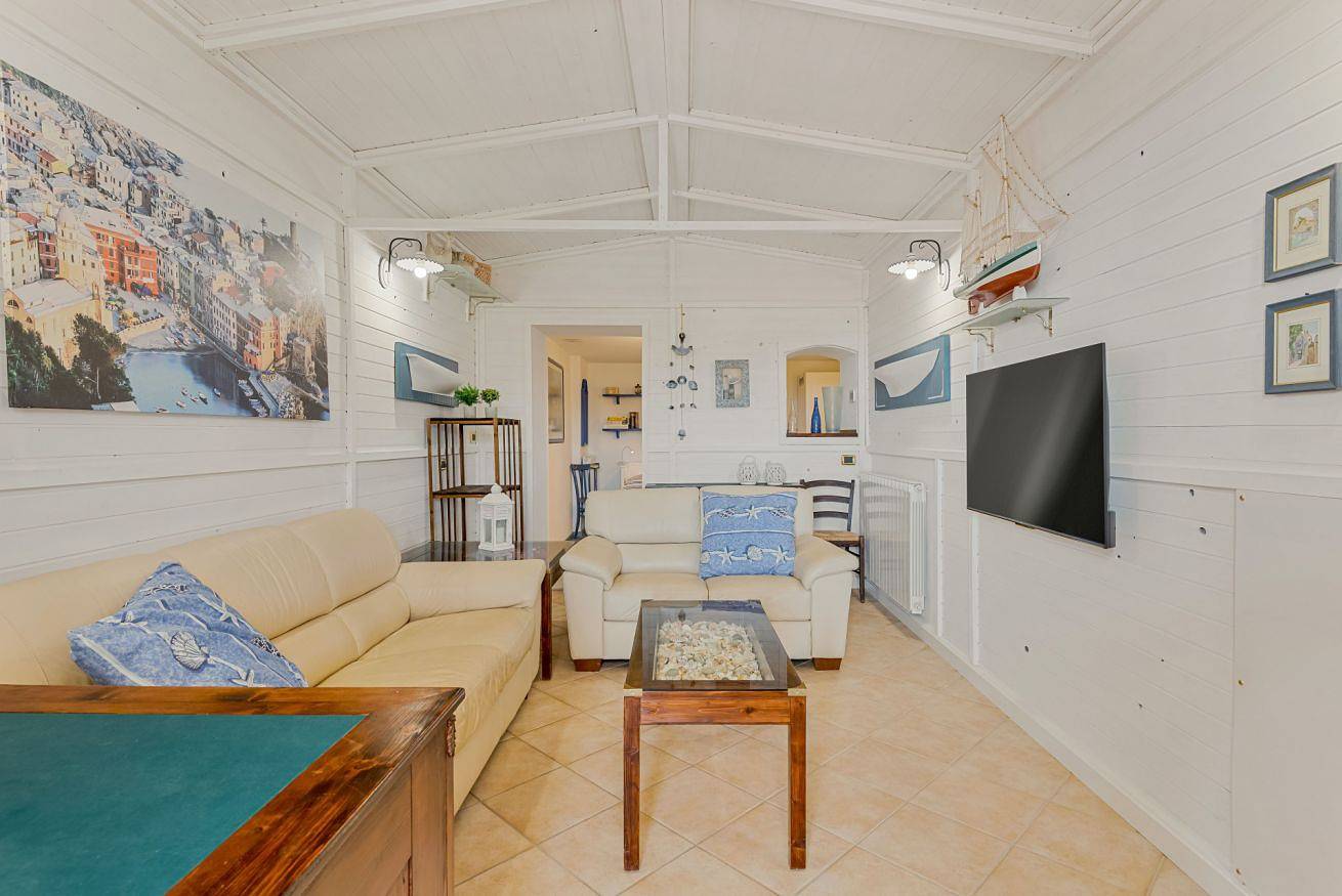 Casa Limoncino · Elegant House with Sea View Terrace in Pitelli, La Spezia
