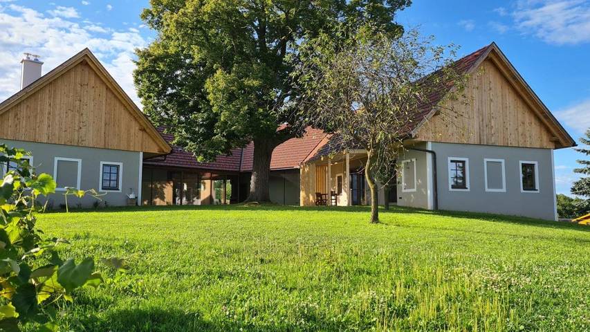 Ferienwohnung für 6 Personen, mit Balkon und Terrasse sowie Garten und Sauna in Bezirk Jennersdorf