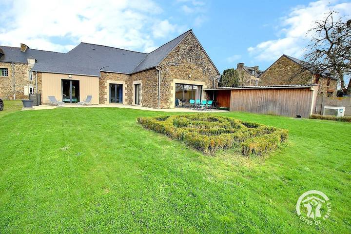 Gîte pour 4 personnes, avec Terrasse ainsi que Jardin et Vue à Plouër-sur-Rance