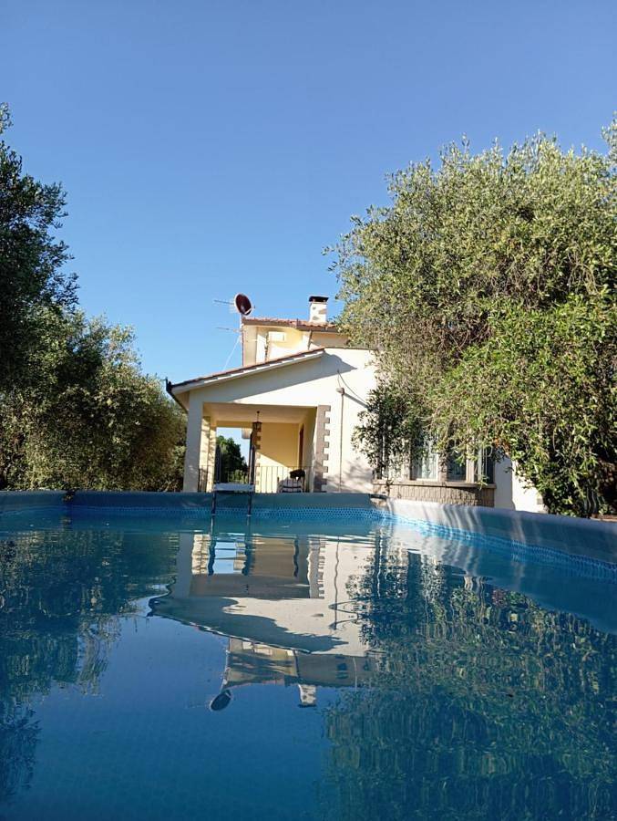 Casa vacanza per 8 persone, con Balcone e Terrazza nonché Giardino e Piscina a Vetralla