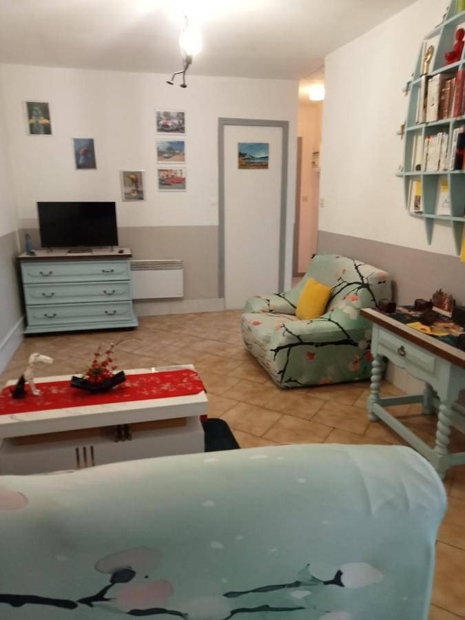 Gîte pour 4 personnes, avec jardin et vue à Saint-Médard-de-Guizières - 4