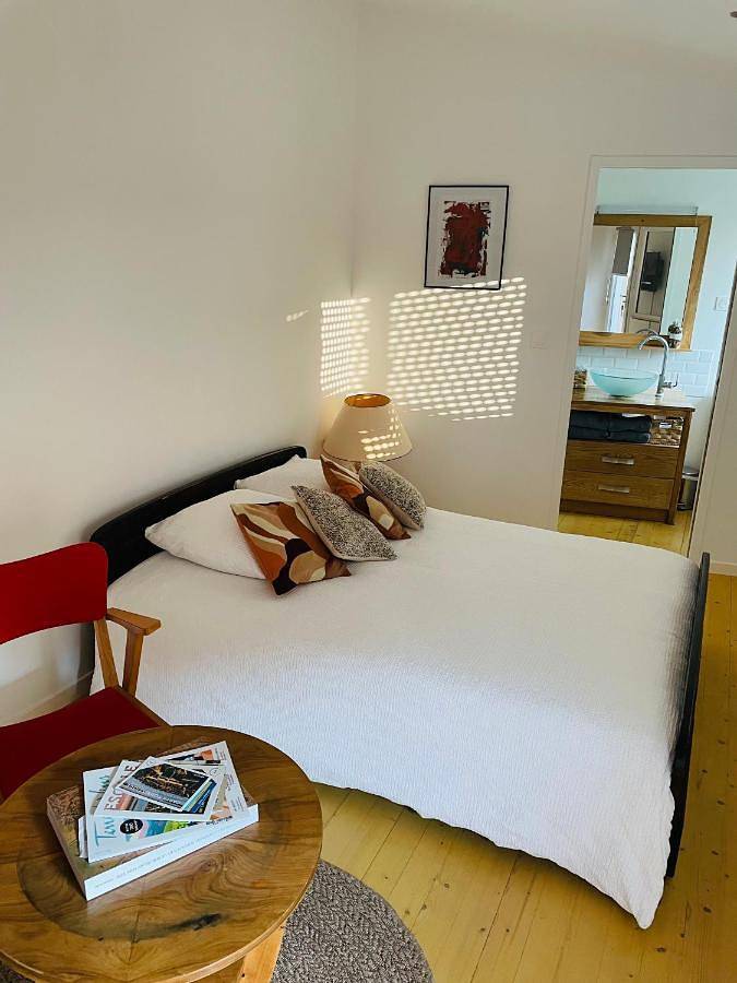 Double Room with Private Bathroom in Blaye, Région de Blaye