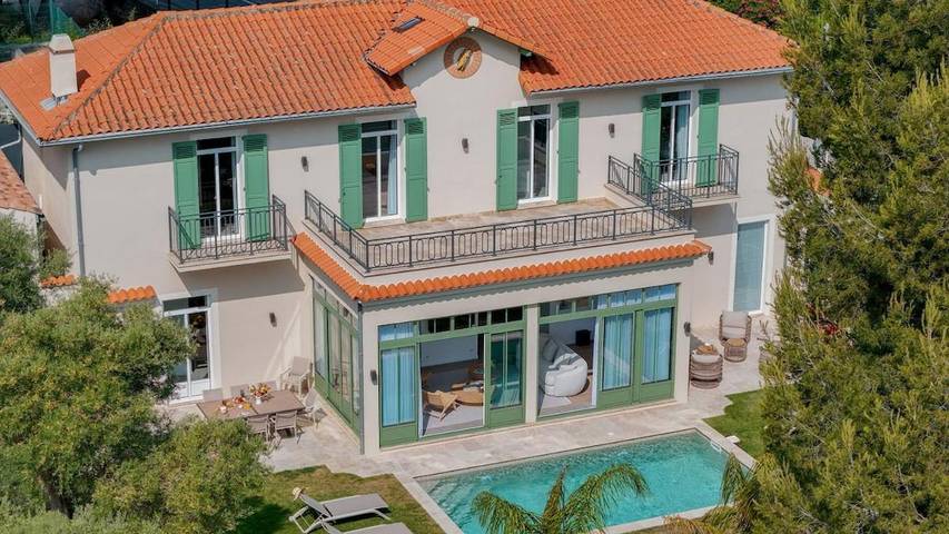 Location de vacances pour 10 personnes, avec vue ainsi que jardin et piscine dans Office de Tourisme de Cagnes sur Mer