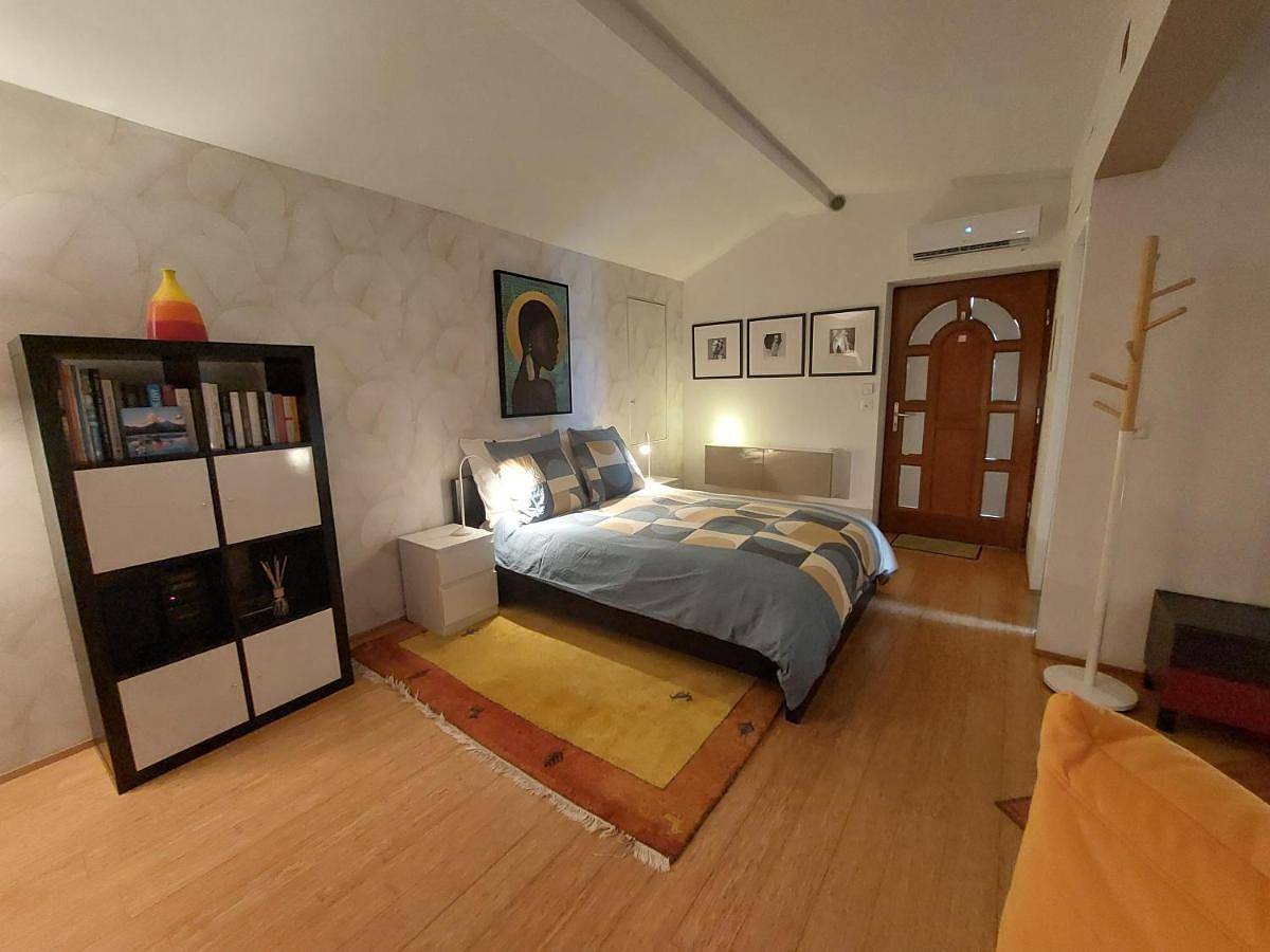 Appartement entier, Studio Apartment with Terrace and Lake View in Neuchâtel, Lake Neuchâtel