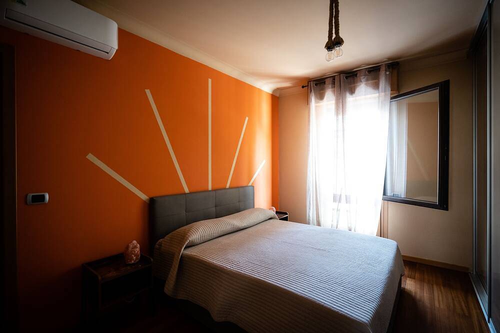 Orange Room With Garden View in Rivoltella del Garda, Desenzano del Garda