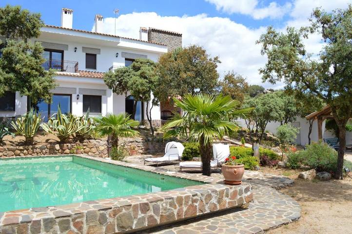 Casa rural para 8 personas, con Balcón y Terraza además de Jardín y Piscina en Navahermosa
