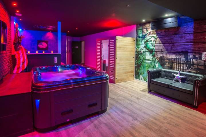 Hôtel pour 2 personnes, avec Jacuzzi et Terrasse ainsi que Jardin et Sauna