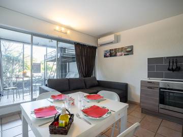 Location de vacances pour 4 personnes, avec balcon et bassin pour enfant, animaux acceptés dans Port Camargue