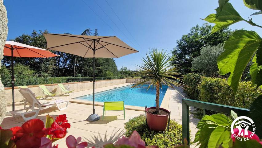 Gîte pour 6 personnes, avec piscine et terrasse - 1