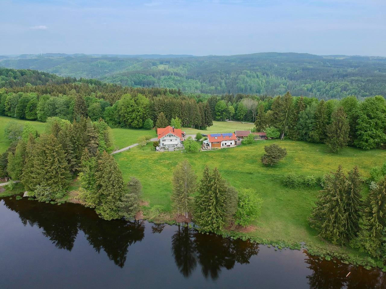 Ganze Ferienwohnung, 5 Sterne Ferienwohnung am See, Wohnung 3 in Badeplatz Lugenauer See, Böbing