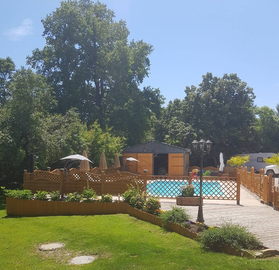 Apartamento vacacional entero, 2Bed Gite Sleeps 6 - Pool, Hot Tub, Parking in Château-Garnier, Vienne