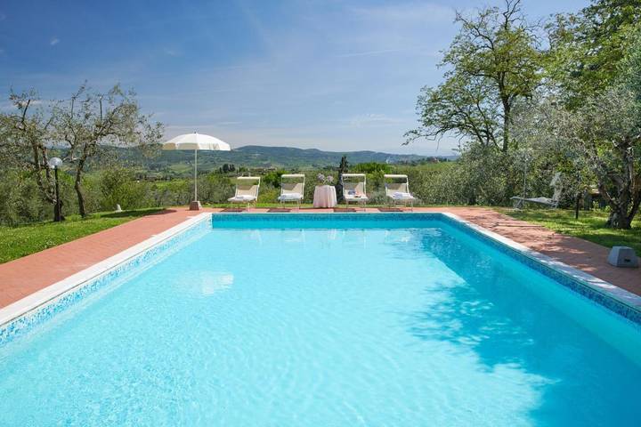 Agriturismo per 20 persone, con panorama e giardino nonché piscina, con animali domestici a Montespertoli