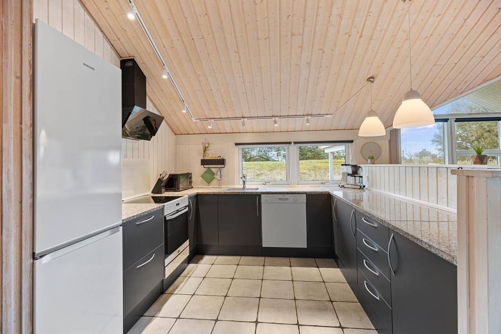 Modernes Ferienhaus mit Whirlpool, Sauna und Beachvolleyball  in Blavand, Varde