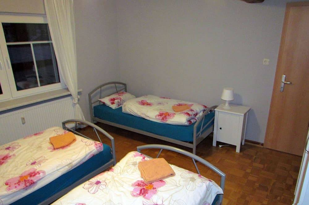 Ganze Wohnung, Fachwerkhaus-Charm in ruhiger Lage - große Ferienwohnung mit zwei Balkonen in Spangenberg, Schwalm-Eder-Kreis