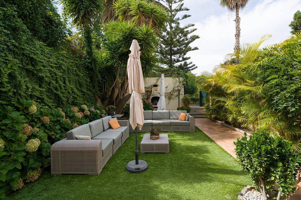 House with cozy garden BBQ and free parking in San José de las Vegas, Santa Brígida