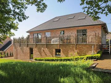 Location de vacances pour 15 personnes, avec jardin et terrasse, adapté aux familles à Somme-Leuze