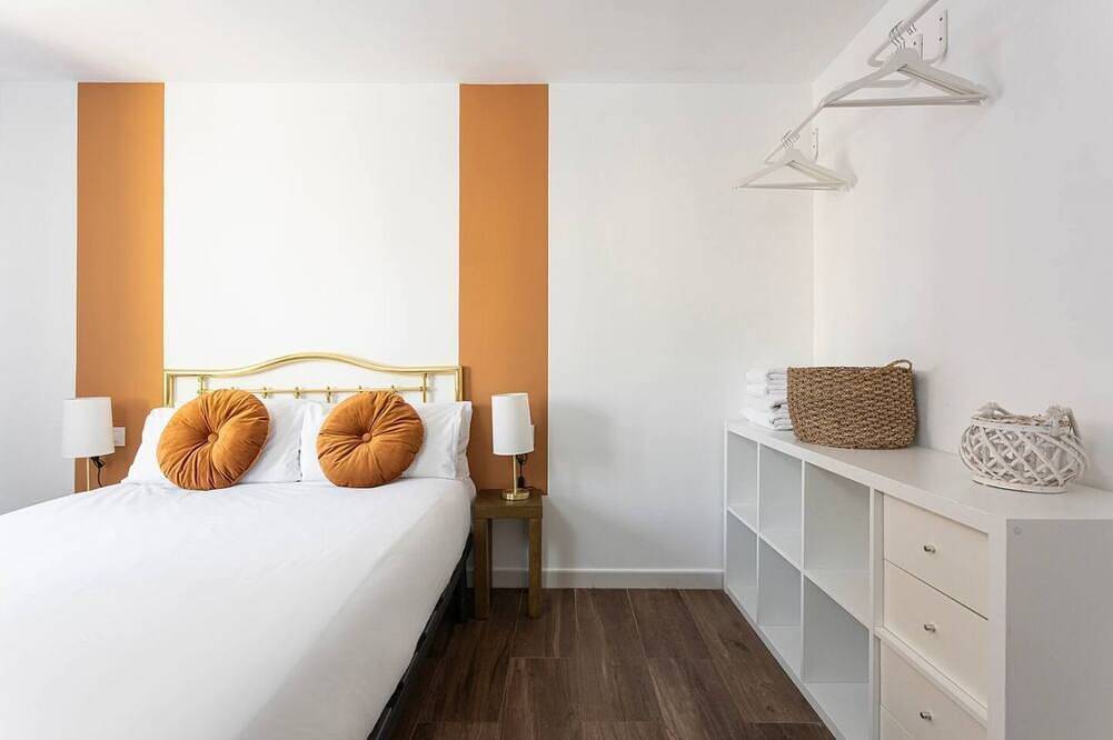 Apartamento entero, Elegante, luminoso, cerca del metro in Esplugas de Llobregat, Bajo Llobregat