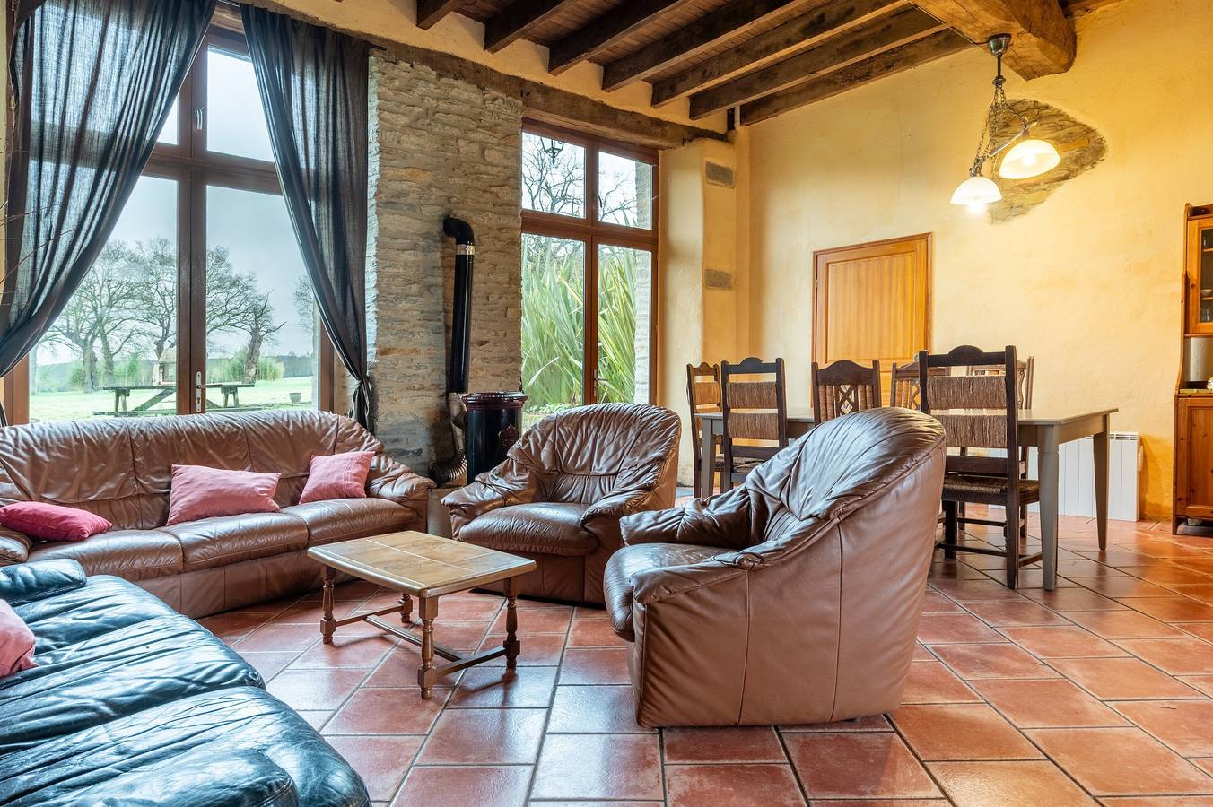 Maison de Vacances 'Le Crévy - Pavillon - 12 Pers' avec Terrasse Privée, Jardin Privé et Wi-Fi in La Chapelle-Caro, Région de Vannes