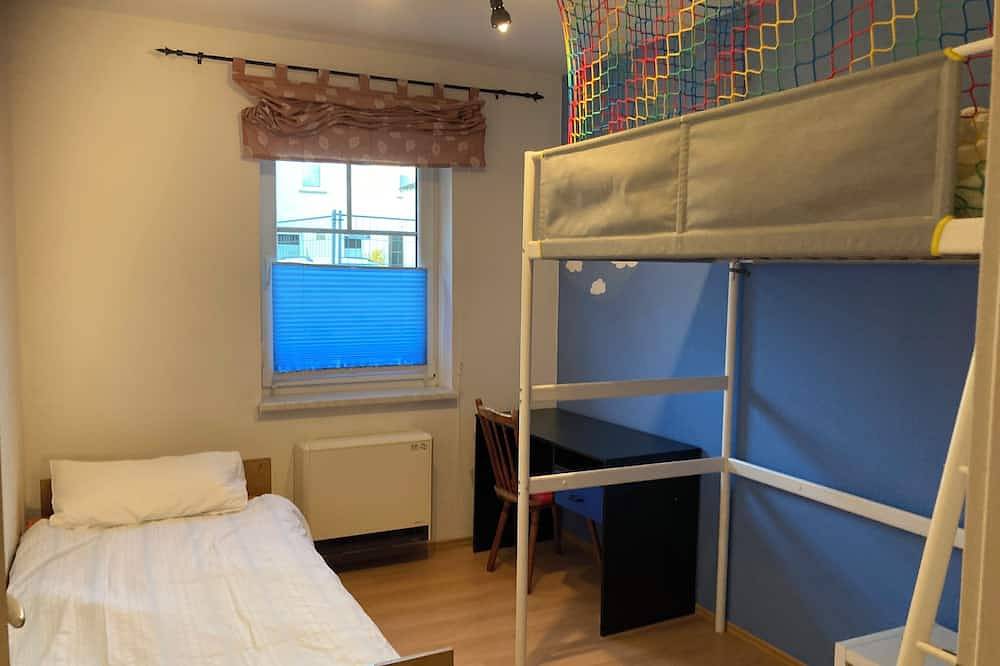 Entire apartment, Apartment Ueckergrün near old town and harbor, family-friendly with terrace + garden in Ueckermünde, Szczecin Lagoon
