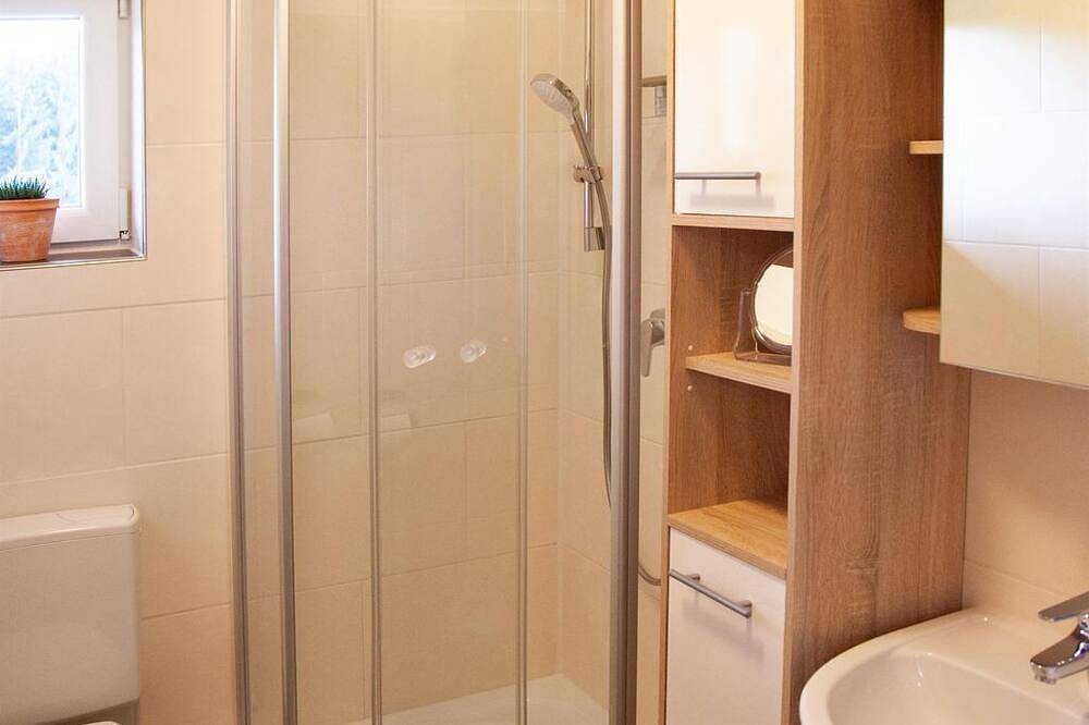 Farm Bolzmacher - holiday apartment in the morning sun in Münsing, Starnberger See