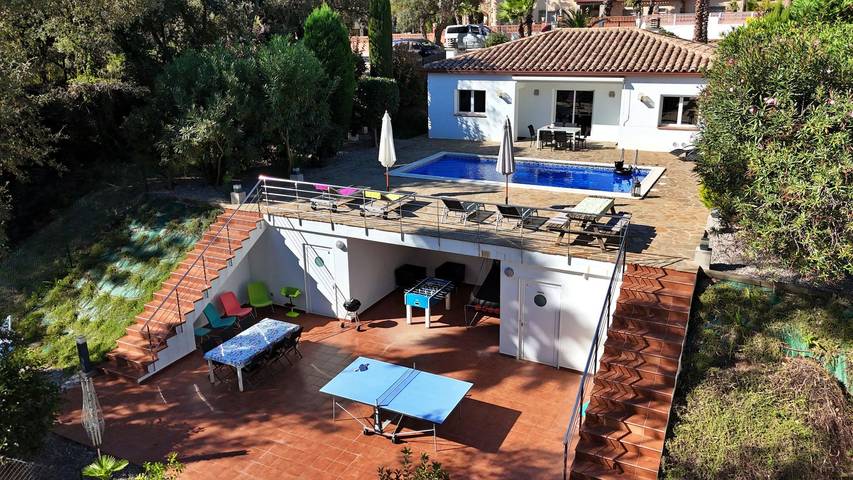 Villa pour 6 personnes, avec terrasse ainsi que jardin et piscine, animaux acceptés sur la Costa Brava