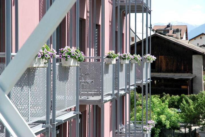 Badehotel Belvair - Doppelzimmer Salon "moderna" mit separatem Salon, Dusche und Wc in Scuol, Unterengadin