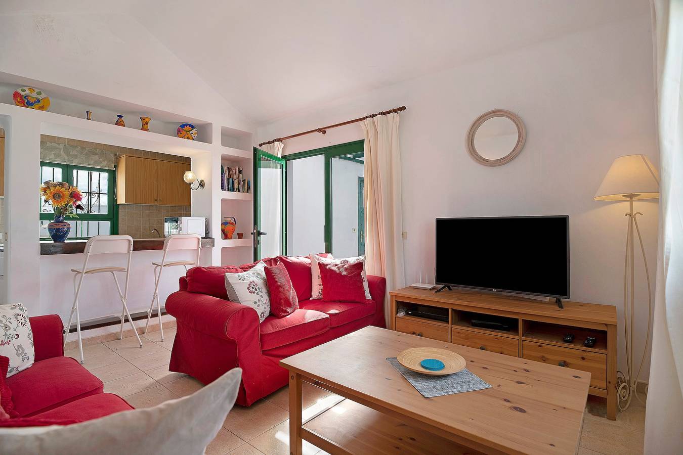 Entire apartment, "Apt6 Las Palmeras Iii Lanzarote" with Sea and Mountain Views, Shared Pool & Private Terrace in Puerto del Carmen, Tías