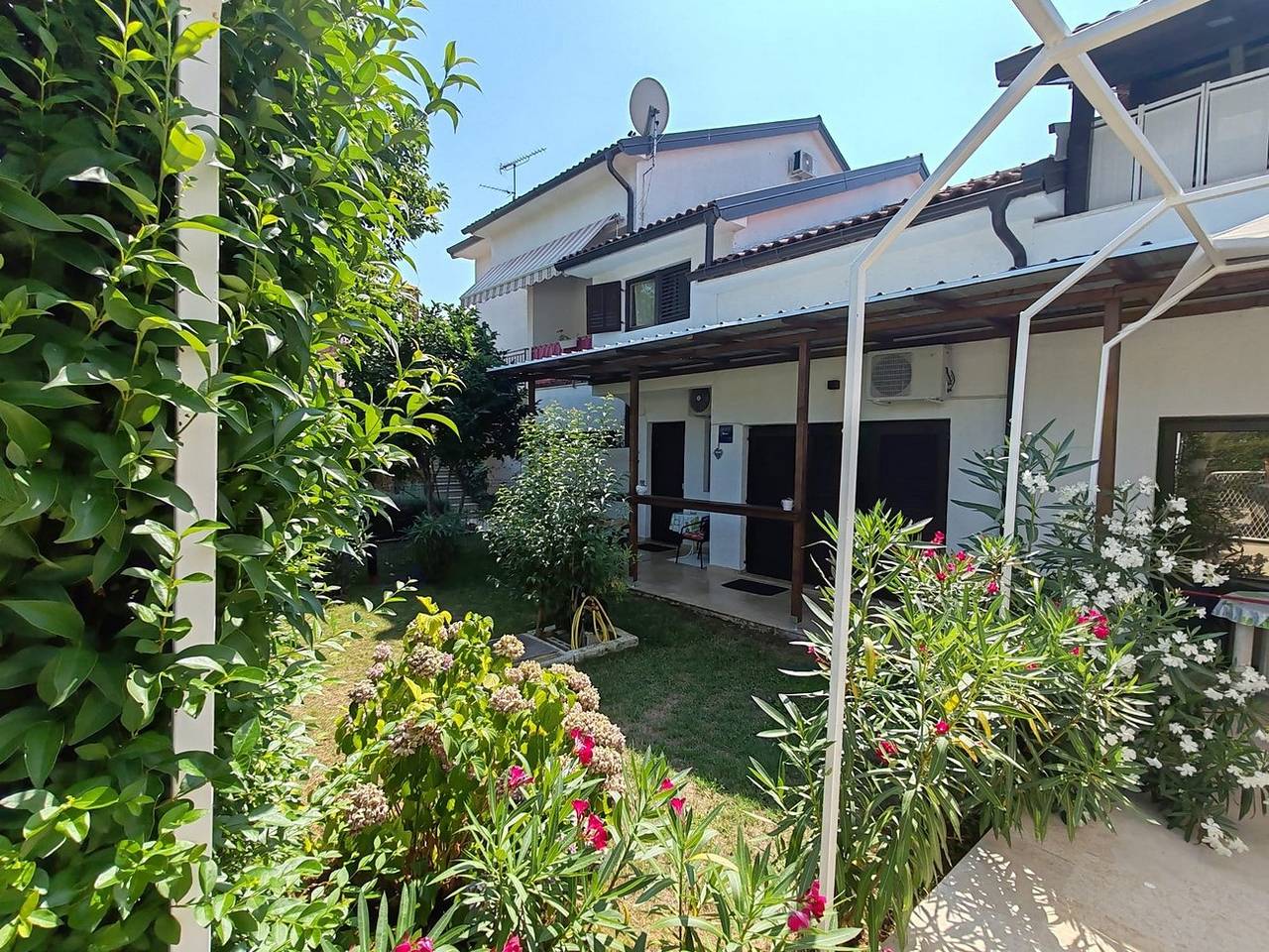 Ganze Wohnung, 1-Zimmer-Ferienwohnung mit Terrasse Porec A-23561-a in Poreč, Grad Poreč