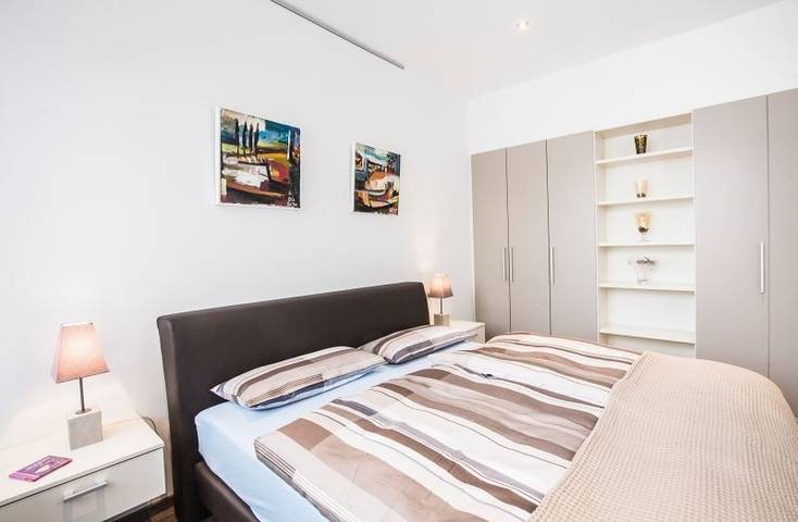 Ganze Ferienwohnung, Apartments by Intermezzo - 2-Zimmer-Apartment, 65qm mit 1 Schlafzimmer für max. 2 Personen in Albstadt, Neckar-Alb
