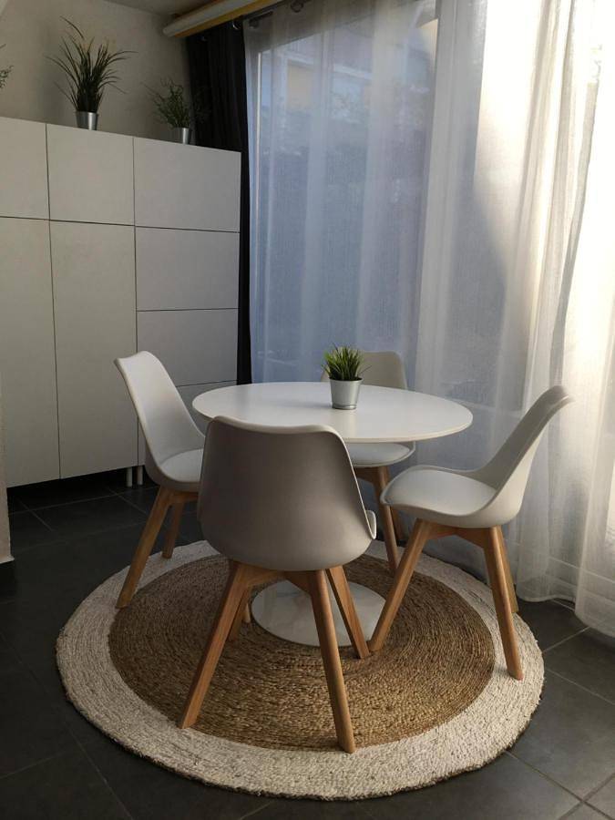 Gîte pour 4 personnes, avec terrasse ainsi que vue et piscine dans Golf de la Grande Motte - 3