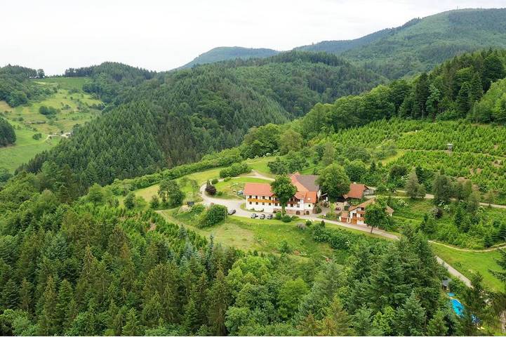 Ferienwohnung für 4 Personen, mit Garten und Pool sowie Balkon - 1