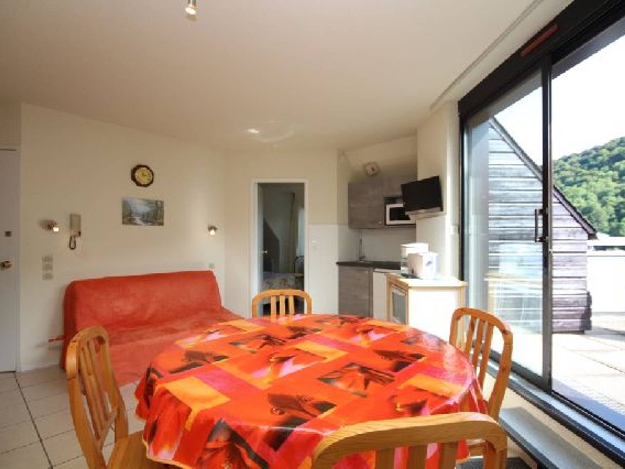 Ganze Wohnung, Mont-Dore 2-Zimmer-Wohnung mit Terrasse, Parkplatz und ausgestatteter Küche in Mont-Dore, Regionaler Naturpark Volcans d'Auvergne