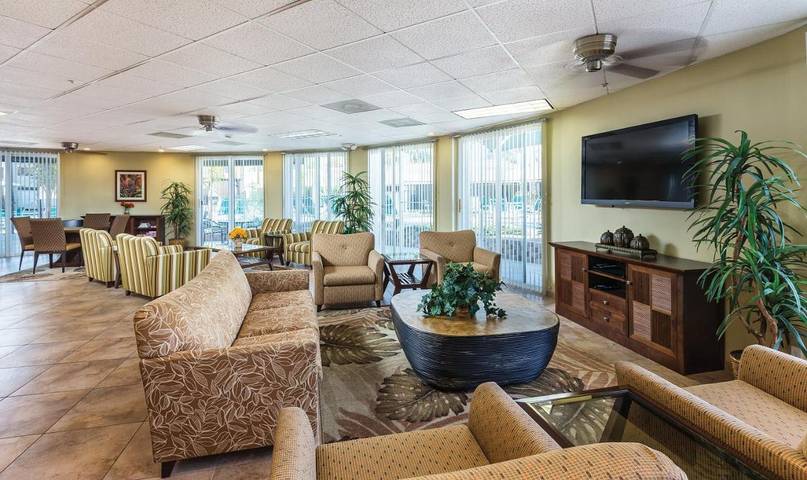 Bungalow para 6 personas, con jacuzzi además de balcón y piscina en Palm Springs