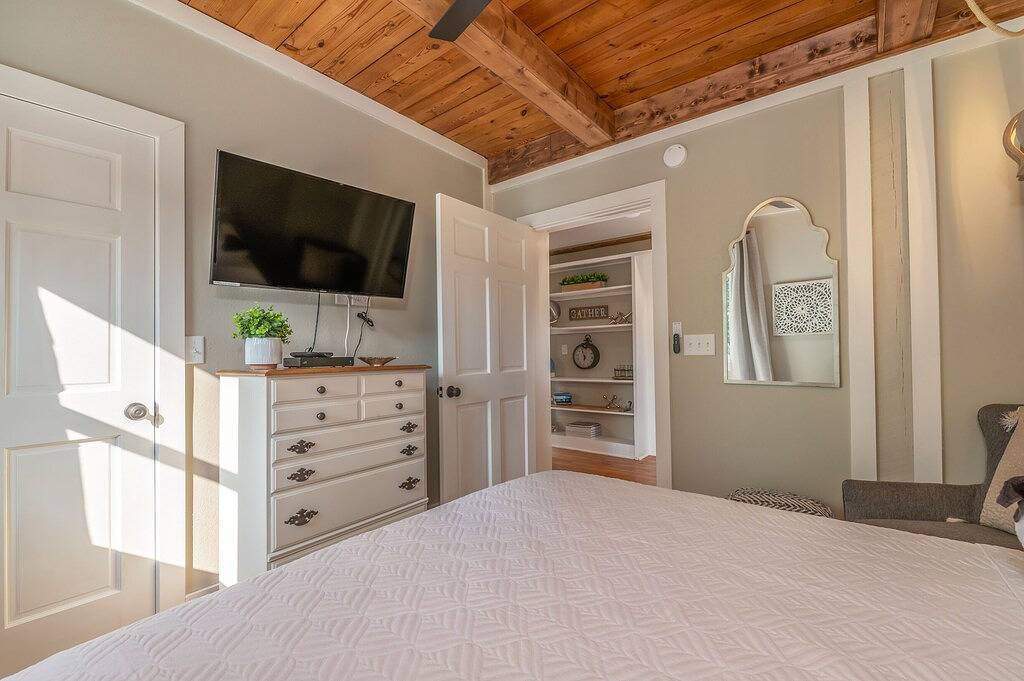 Ganze Wohnung, Das Loft in der Trade Street; Downtown Tryon. Luxuriös renoviert! Begehbare Restaurants, Bars und mehr! in Tryon, Polk County NC