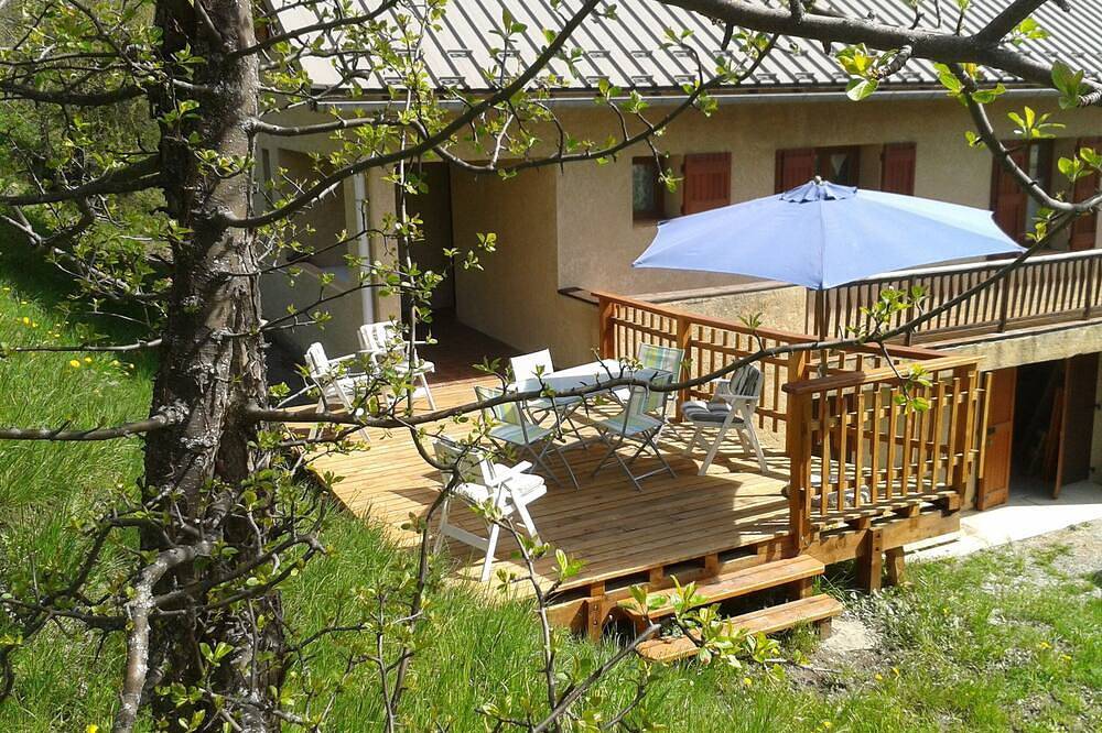 Ganze Wohnung, Bel Appartement Rénové Dans Chalet, Très Spacieux 120 m2, Confortable ,convivial in Villars-Colmars, Castellane und Umgebung