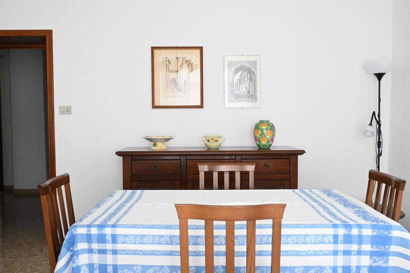 Appartement entier, S352 – Sirolo, Spacious and Comfortable Apartment with Wi-Fi in Sirolo, Riviera del Conero