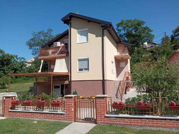 Maison d’hôte, avec Terrasse ainsi que Jardin et Vue dans Virpazar