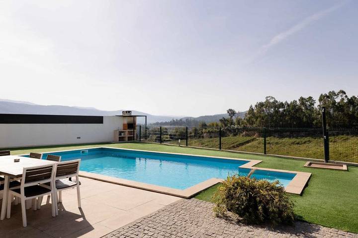 Location de vacances pour 20 personnes, avec vue ainsi que piscine et jardin à Celorico de Basto - 3