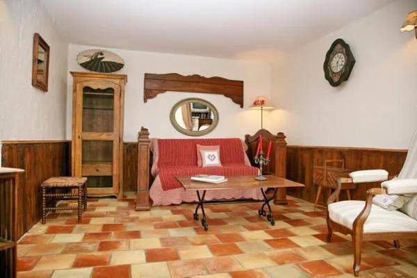 Gîte pour 10 personnes, avec jardin à Rochetoirin