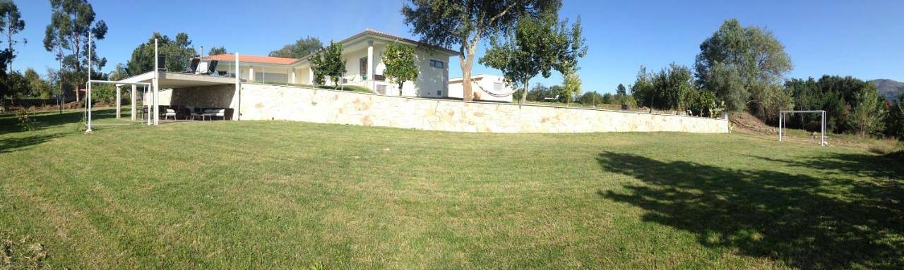 Location de vacances pour 14 personnes, avec vue ainsi que piscine et jardin dans Vila Verde - 2