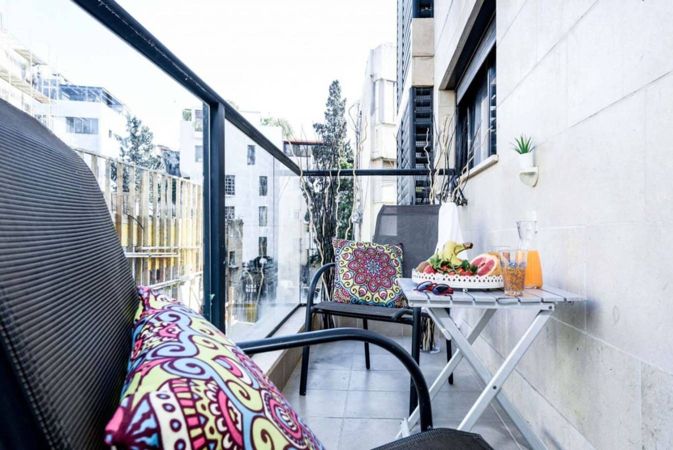 Entire apartment, Stunning 2Br Apt with Balcony by Sea N' Rent in Tel Aviv, Tel Aviv District