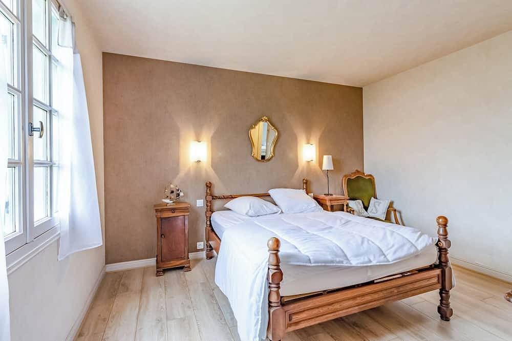 La Combe Aux Loups – Spacieuse Maison avec Piscine, Jardin et Terrasse à Marsac-sur-l'Isle in Marsac-sur-l'Isle, Périgord Blanc