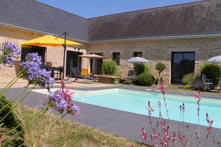 Casa de huéspedes para 6 personas, con piscina además de jacuzzi y jardín - 1