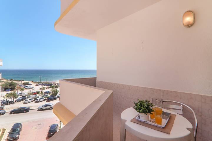 Gîte pour 4 personnes, avec jardin ainsi que bassin pour enfant et balcon en Algarve