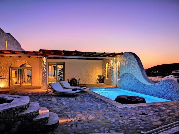 Holiday home for 4 people, with Ocean view and Balcony as well as Terrace in Ios