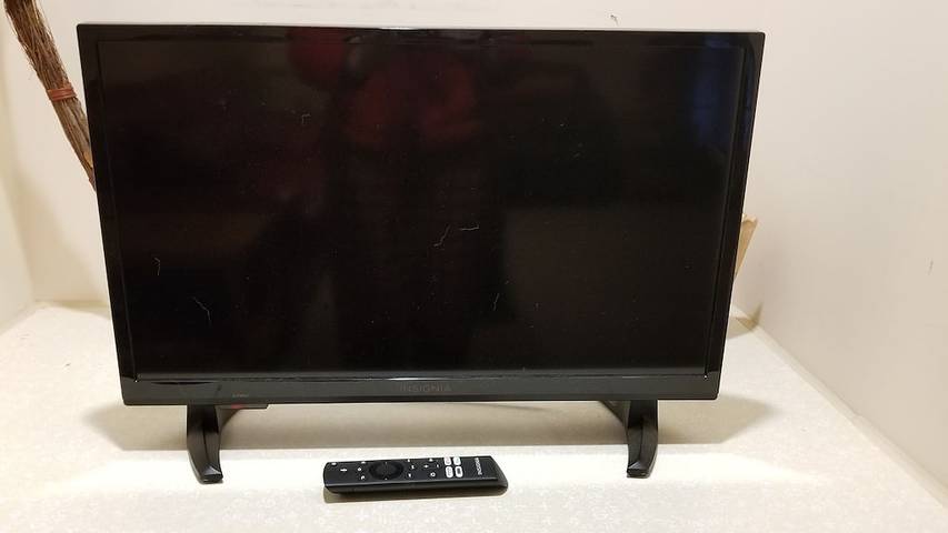 Vacation rental for 11 people, with pool and yard as well as hot tub in West Virginia